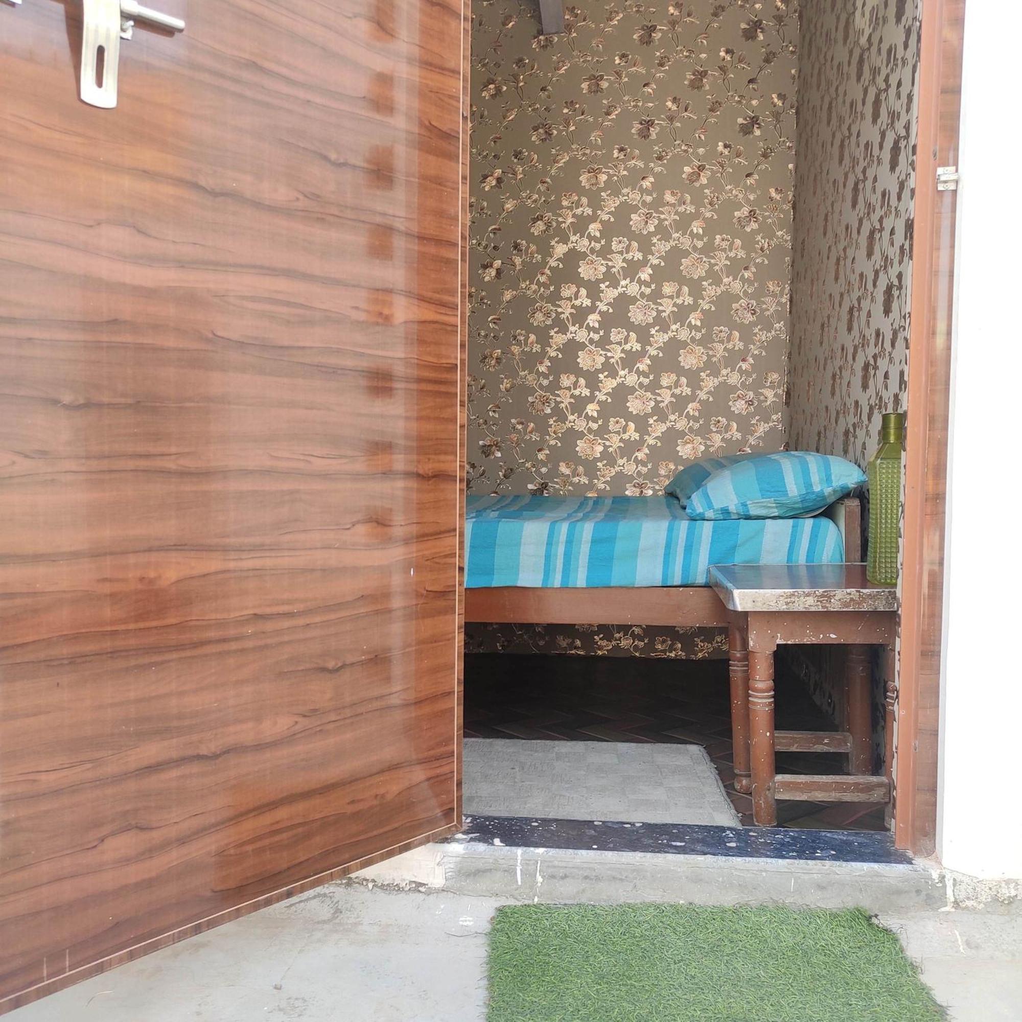 Ira Homestay Mathura - Divine Spiritual Stay Oda fotoğraf